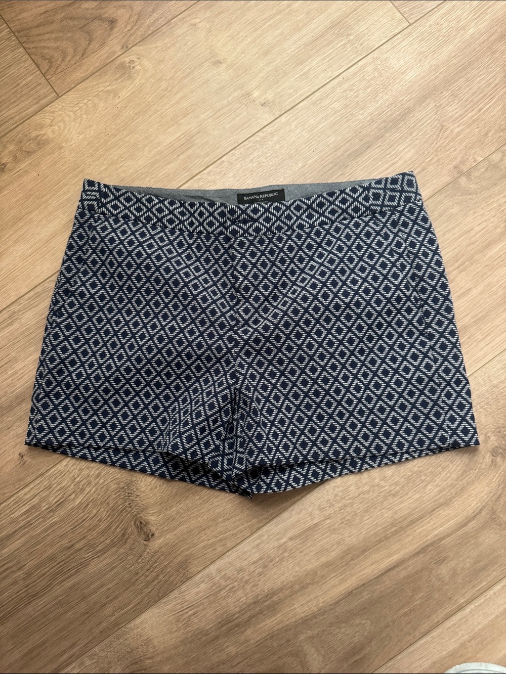 Banana Republic Navy and White Diamond-Patterned Women's Shorts